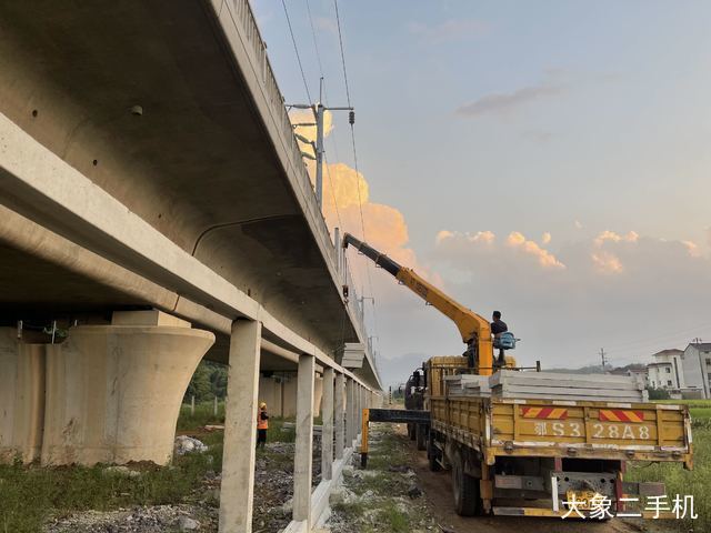 江南专汽 JX1060TSG23(江铃) 起重机