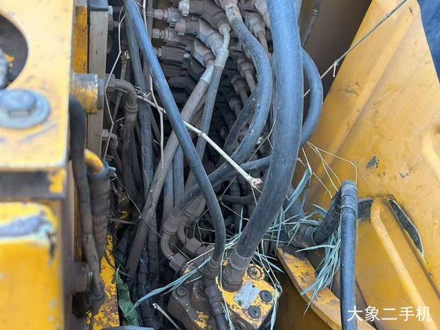 龙工 LG6075 挖掘机