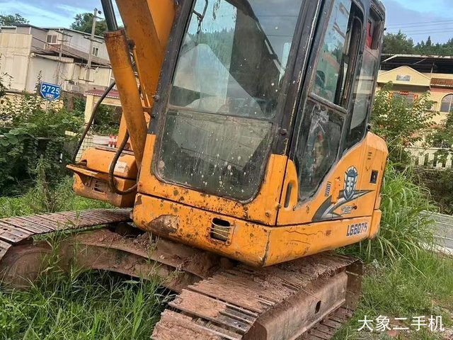 龙工 LG6075 挖掘机
