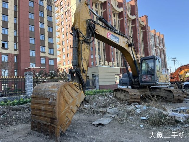 徐工 XE270DK 挖掘机