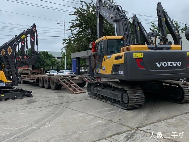 沃尔沃 EC220DL 挖掘机