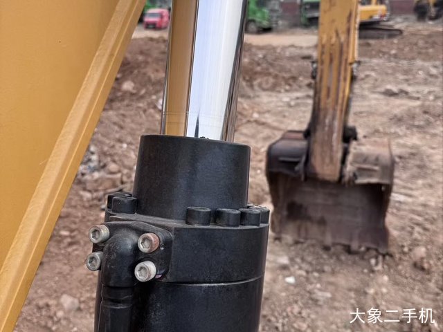 三一重工 SY215C-8 挖掘机