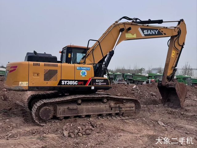 三一重工 SY215C-8 挖掘机