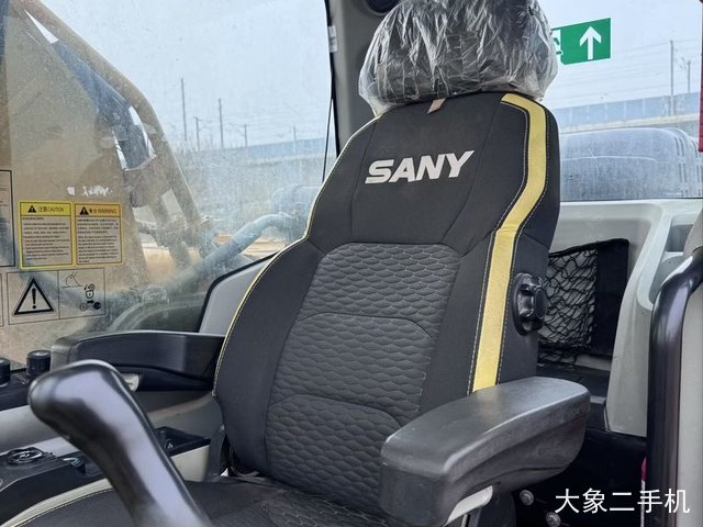 三一重工 SY215C-8 挖掘机