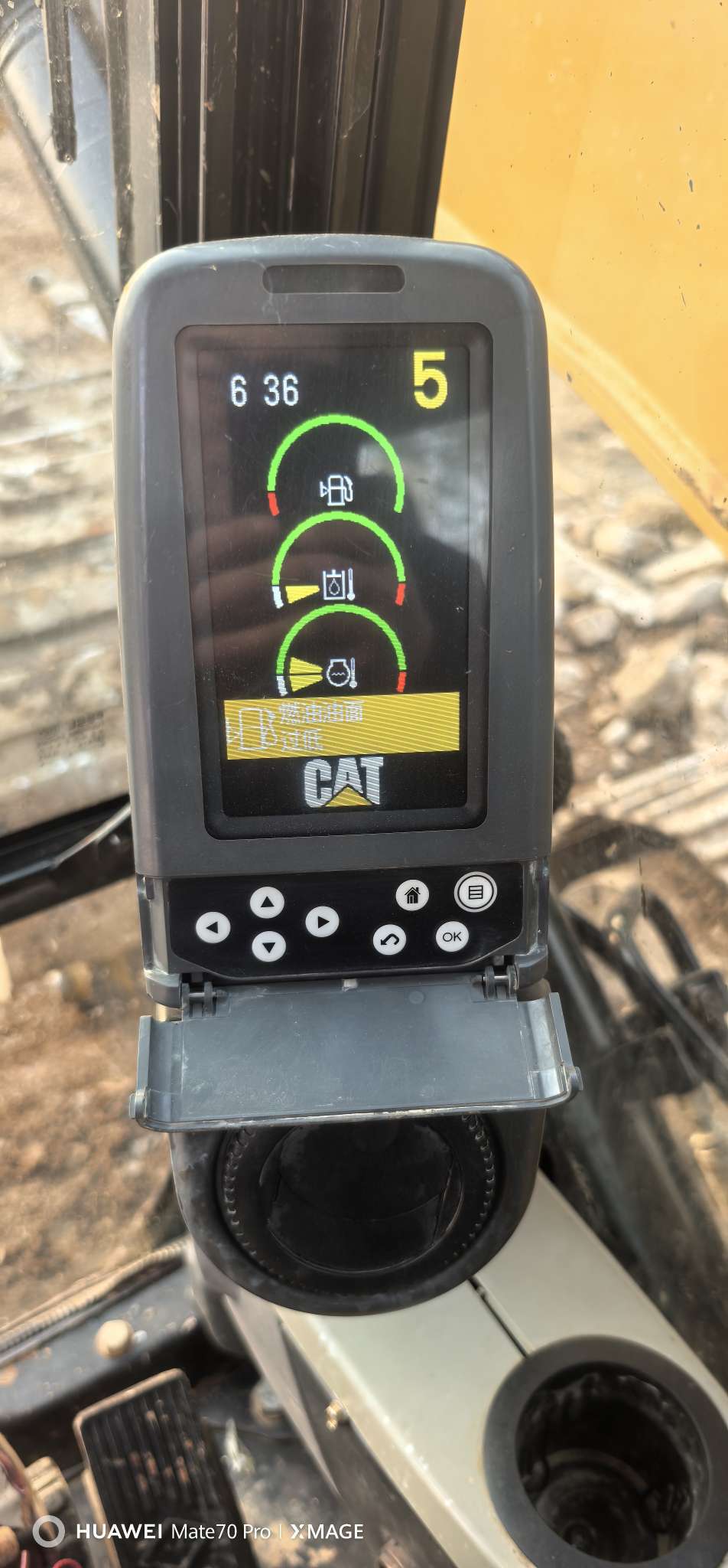 Caterpillar 318D photo