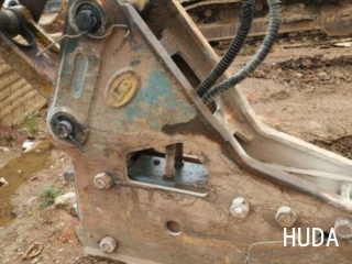 Hyundai R200-5D Excavator - 4